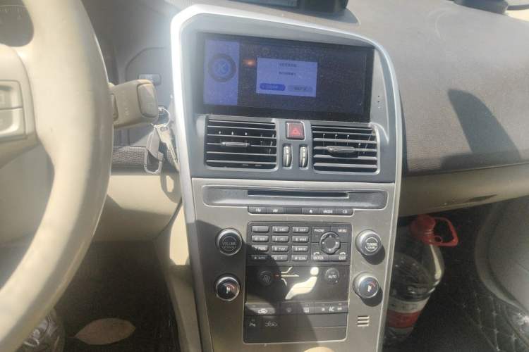 Used Volvo XC60 2010 T6 AWD Comfort Edition Audio And AC Panel