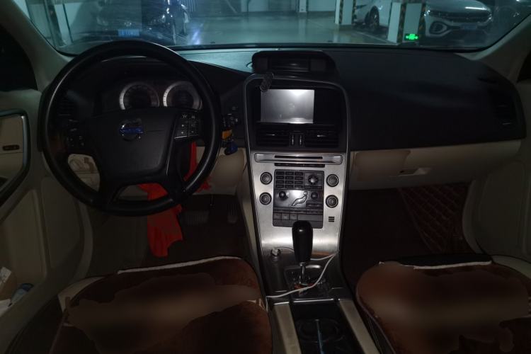 Used Volvo XC60 2010 T6 AWD Zhiya Edition Center Console