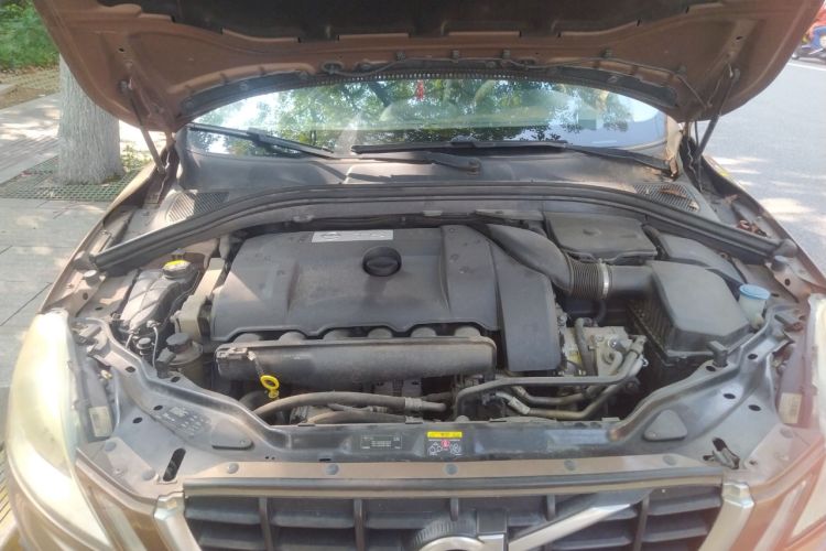 Used Volvo XC60 2010 T6 AWD Comfort Edition Engine Bay