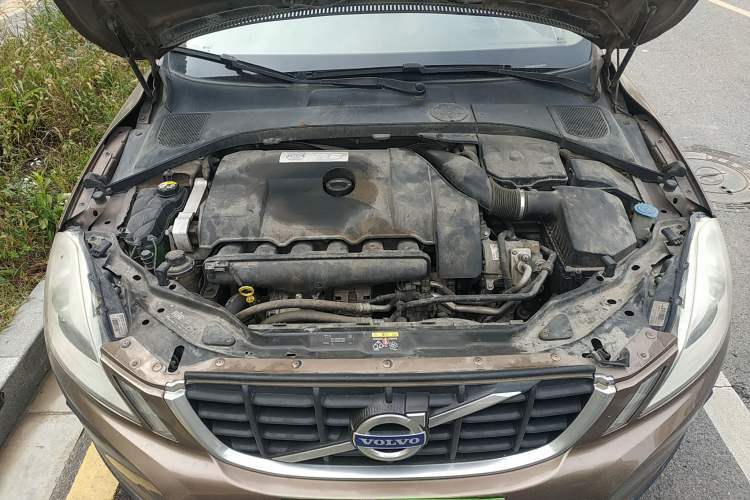 Used Volvo XC60 2010 T6 AWD Zhiya Edition Engine Bay