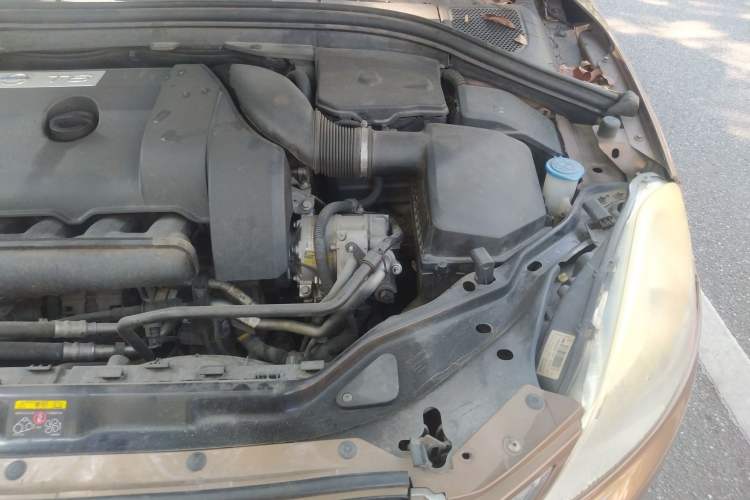 Used Volvo XC60 2010 T6 AWD Comfort Edition Engine Bay Left