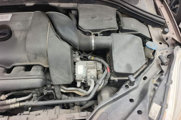 Used Volvo XC60 2010 T6 AWD Zhiya Edition Engine Bay Left