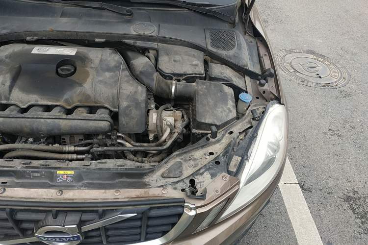 Used Volvo XC60 2010 T6 AWD Zhiya Edition Engine Bay Left