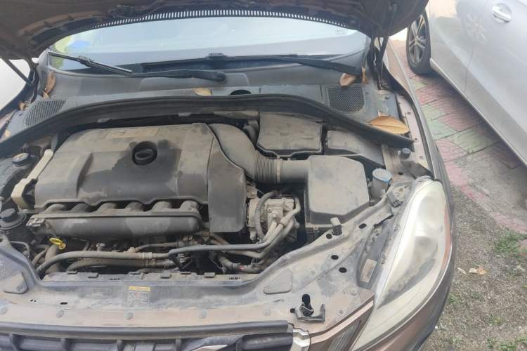 Used Volvo XC60 2010 T6 AWD Comfort Edition Engine Bay Left