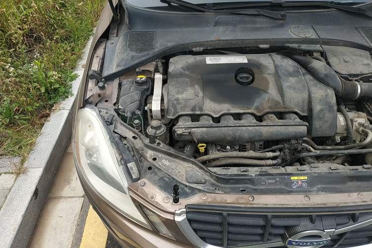 Used Volvo XC60 2010 T6 AWD Zhiya Edition Engine Bay Right