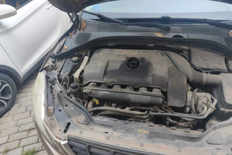 Used Volvo XC60 2010 T6 AWD Comfort Edition Engine Bay Right