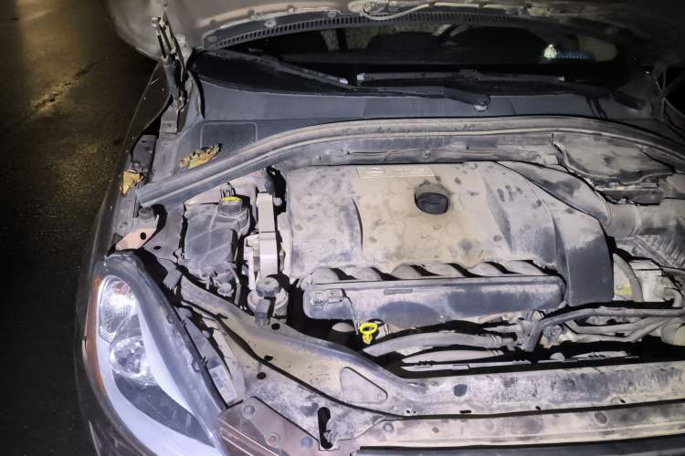 Used Volvo XC60 2010 T6 AWD Comfort Edition Engine Bay Right