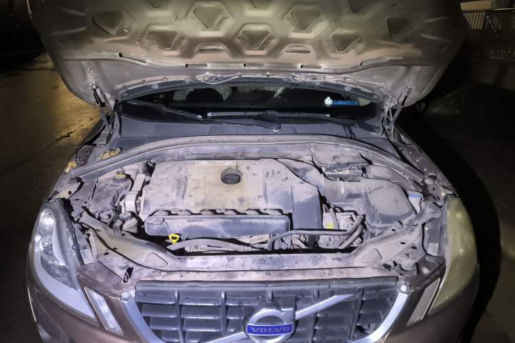 Used Volvo XC60 2010 T6 AWD Comfort Edition Engine Bay