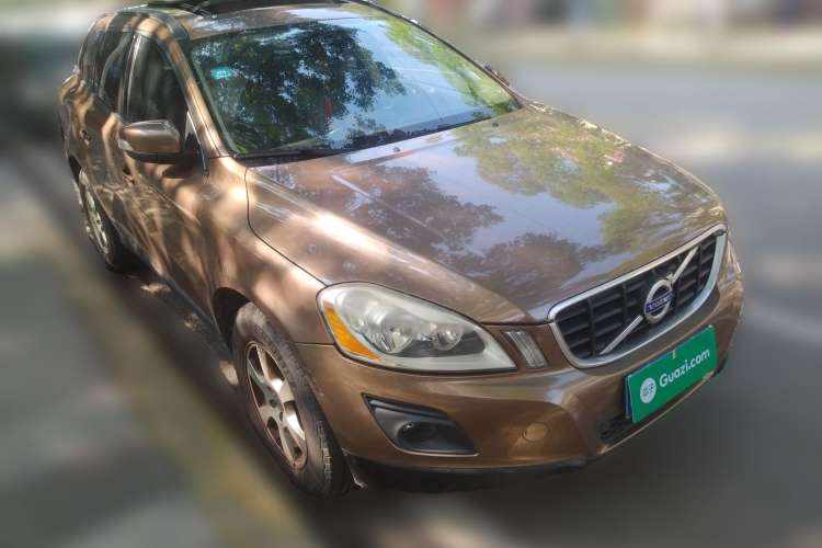Used Volvo XC60 2010 T6 AWD Comfort Edition Front Right 45 Deg