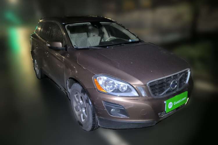 Used Volvo XC60 2010 T6 AWD Comfort Edition Front Right 45 Deg