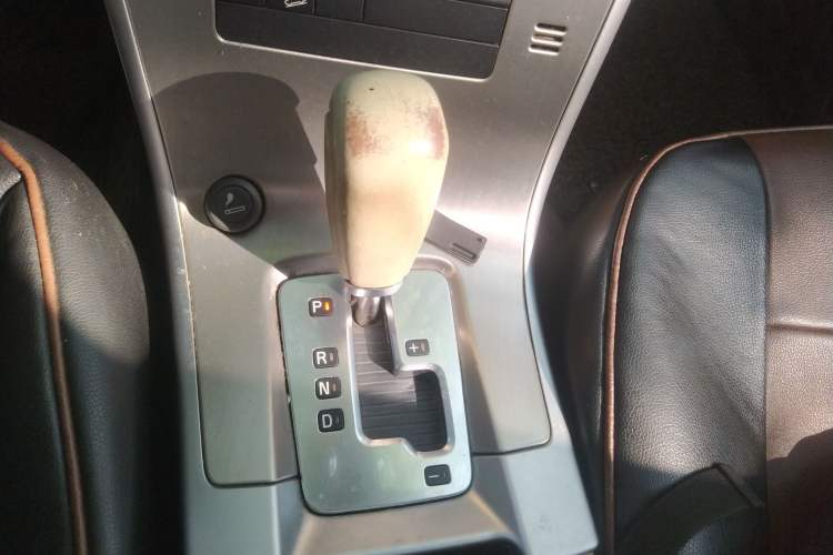 Used Volvo XC60 2010 T6 AWD Comfort Edition Gear Lever