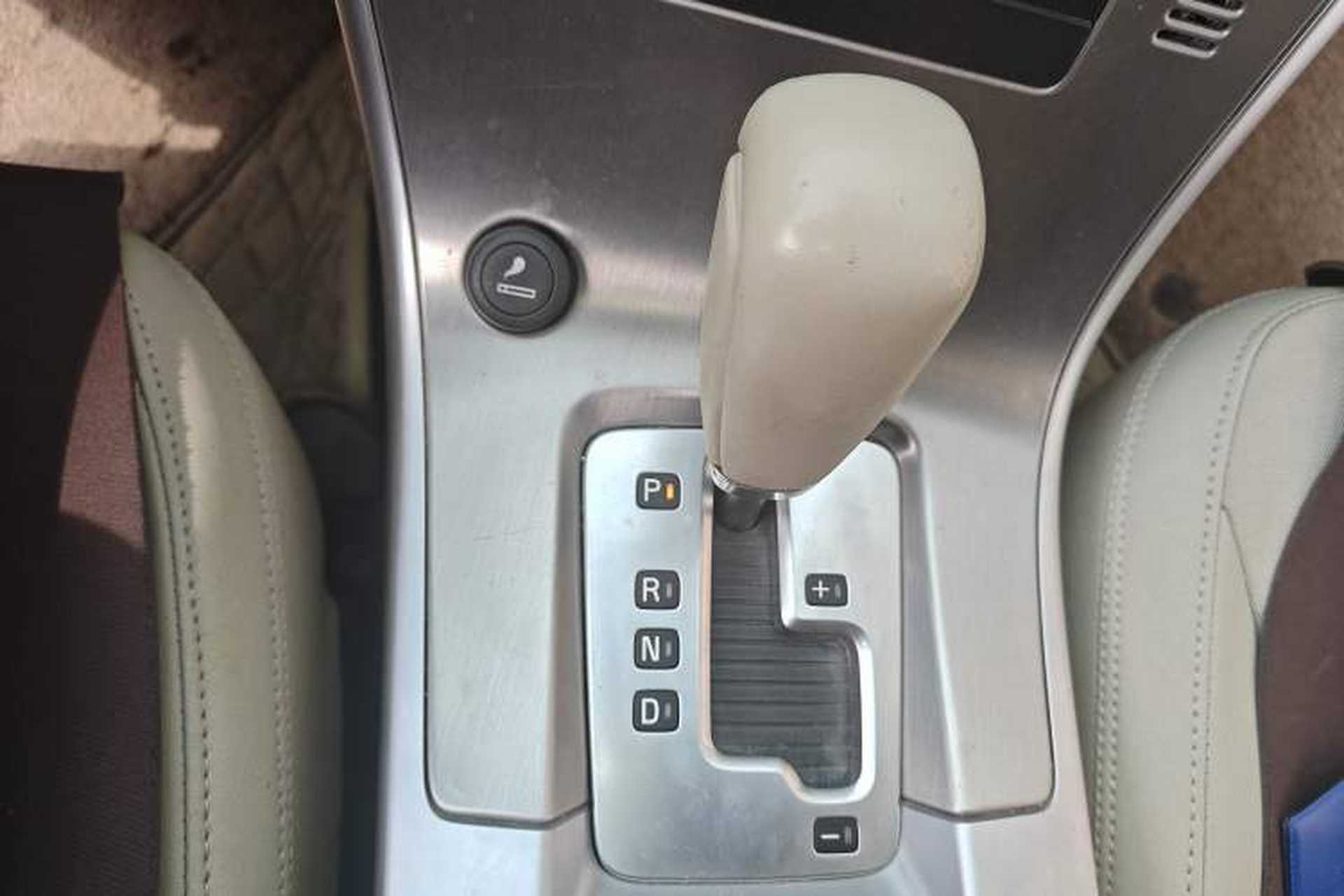 Used Volvo XC60 2010 T6 AWD Comfort Edition Gear Lever