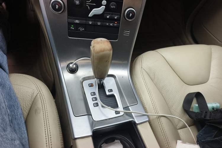 Used Volvo XC60 2010 T6 AWD Zhiya Edition Gear Lever