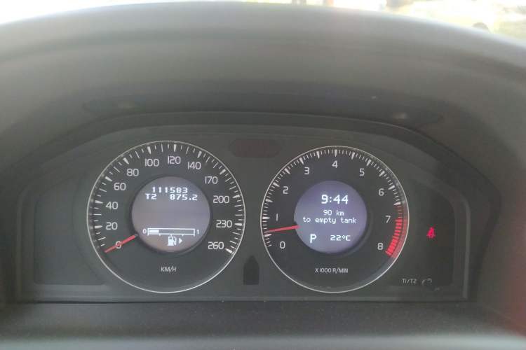 Used Volvo XC60 2010 T6 AWD Comfort Edition Odometer Close Up
