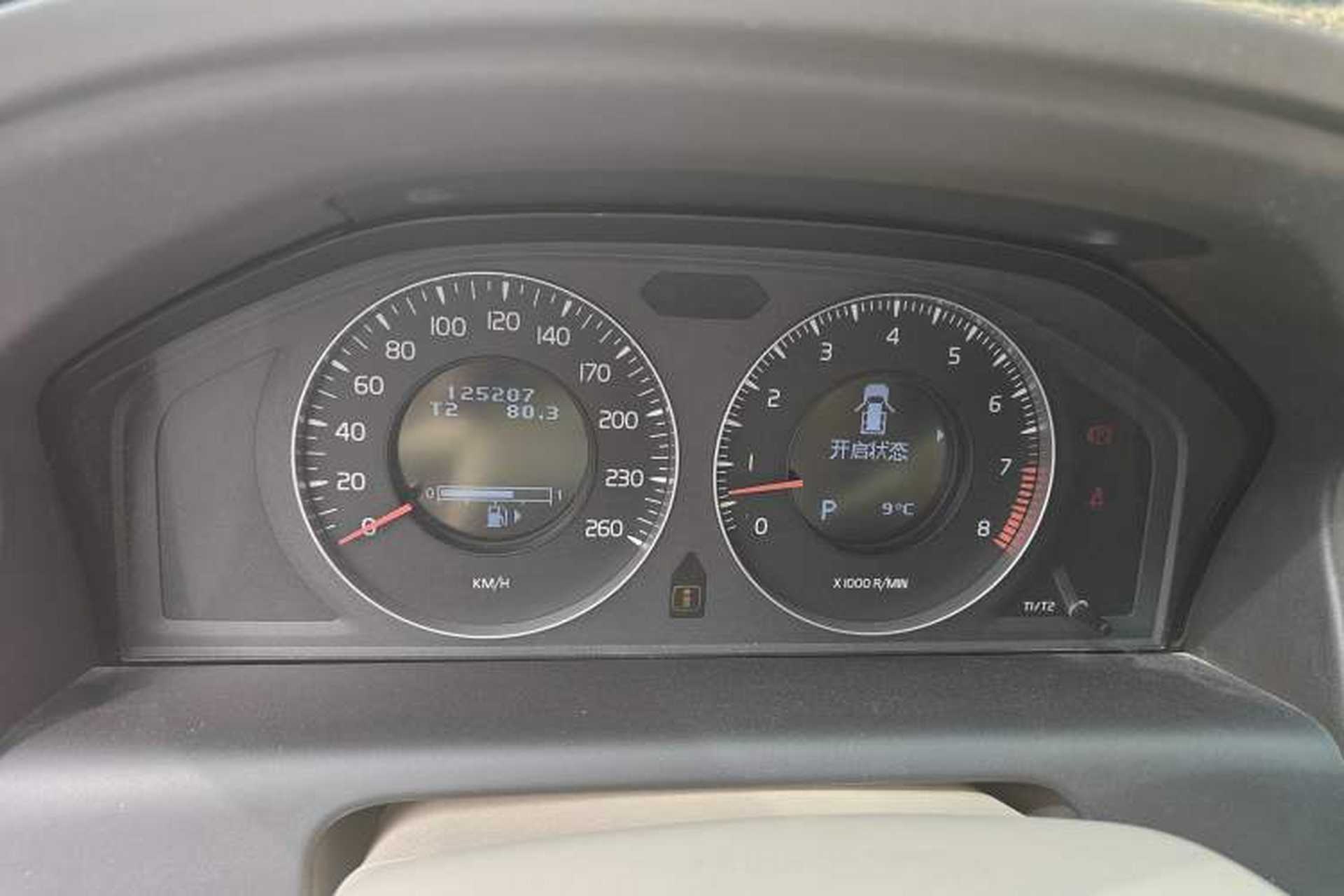 Used Volvo XC60 2010 T6 AWD Comfort Edition Odometer Close Up