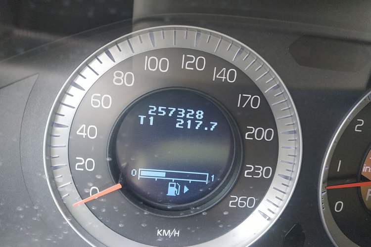 Used Volvo XC60 2010 T6 AWD Zhiya Edition Odometer Close Up