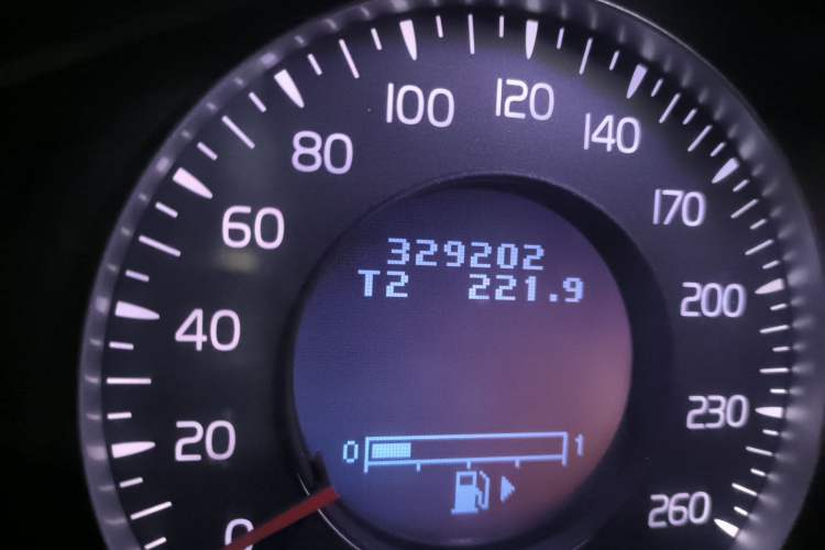 Used Volvo XC60 2010 T6 AWD Comfort Edition Odometer Close Up