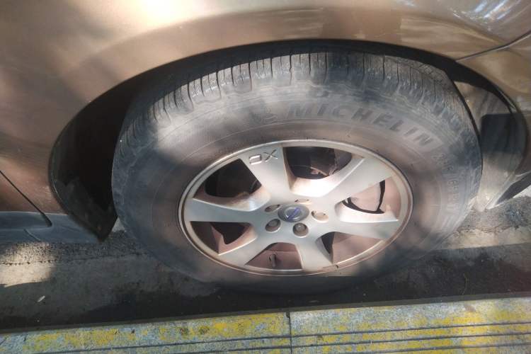 Used Volvo XC60 2010 T6 AWD Comfort Edition Right Front Wheel Hub