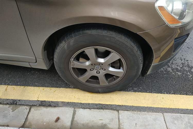 Used Volvo XC60 2010 T6 AWD Zhiya Edition Right Front Wheel Hub