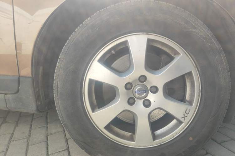 Used Volvo XC60 2010 T6 AWD Comfort Edition Right Front Wheel Hub