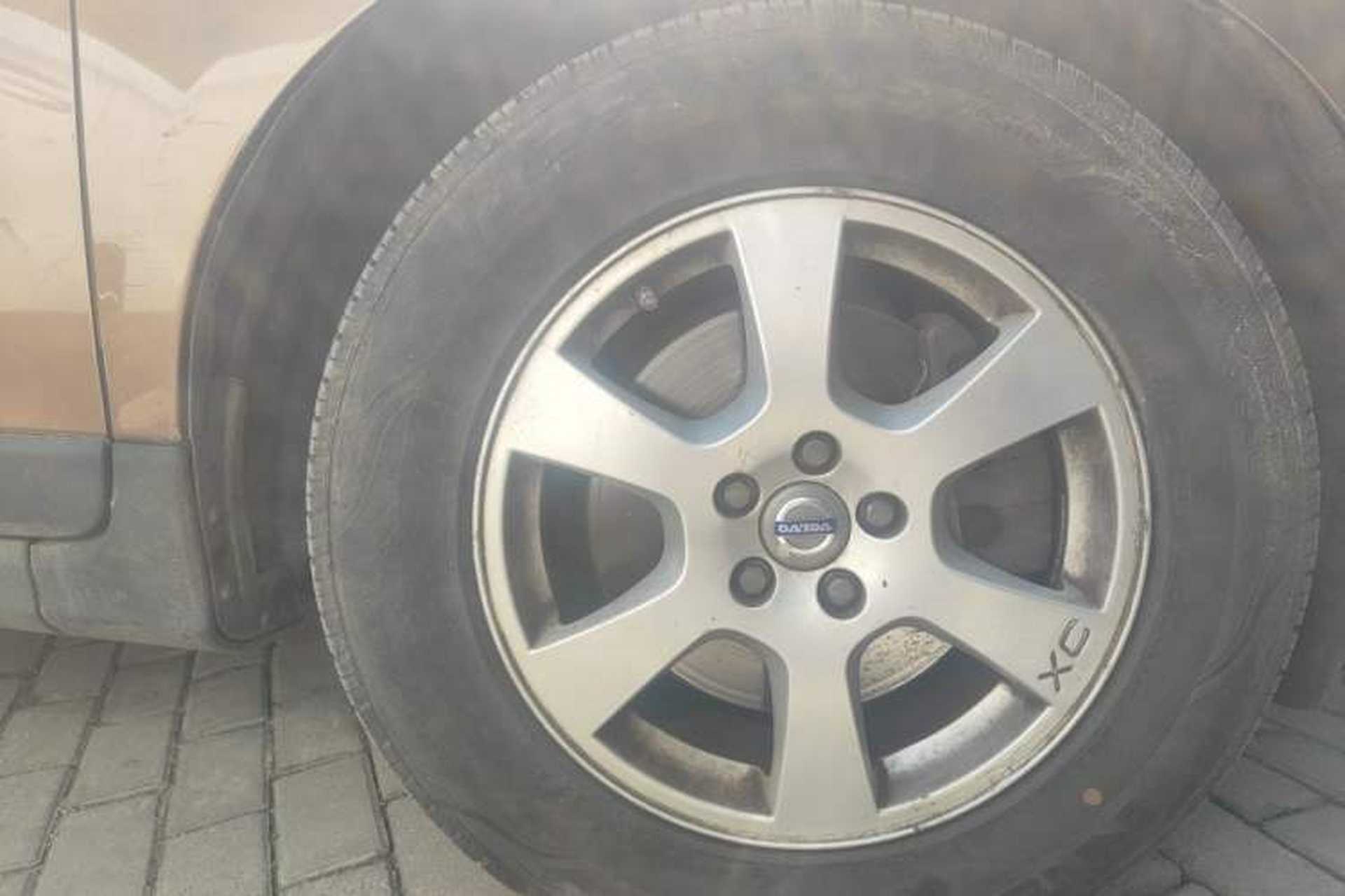 Used Volvo XC60 2010 T6 AWD Comfort Edition Right Front Wheel Hub