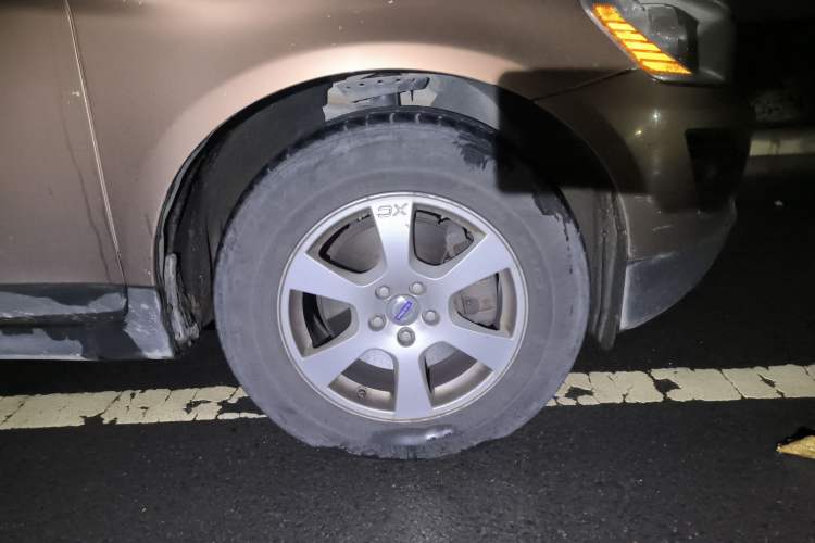 Used Volvo XC60 2010 T6 AWD Comfort Edition Right Front Wheel Hub