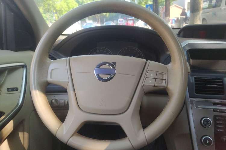 Used Volvo XC60 2010 T6 AWD Comfort Edition Steering Wheel