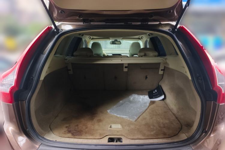 Used Volvo XC60 2010 T6 AWD Zhiya Edition Trunk