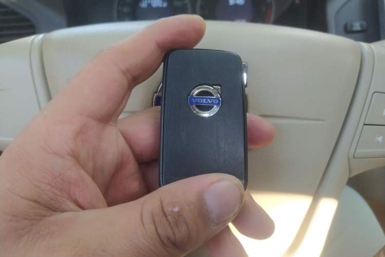 Used Volvo XC60 2010 T6 AWD Comfort Edition Vehicle Key