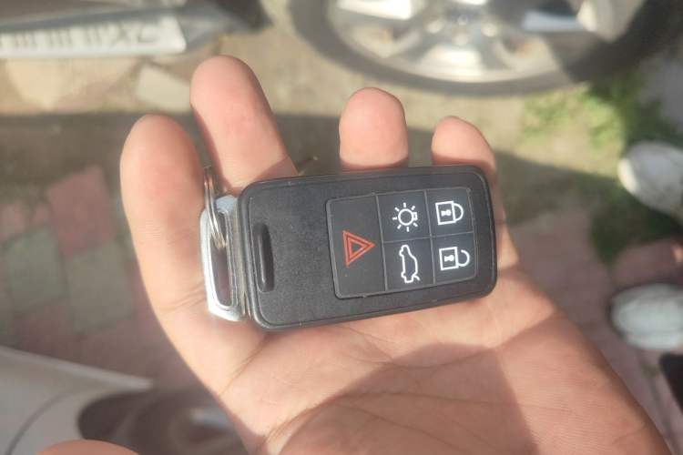 Used Volvo XC60 2010 T6 AWD Comfort Edition Vehicle Key