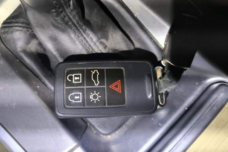 Used Volvo XC60 2010 T6 AWD Comfort Edition Vehicle Key