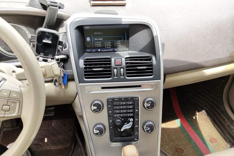 Used Volvo XC60 2010 T6 AWD Zhiya Edition Audio And AC Panel