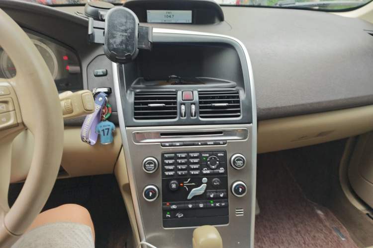 Used Volvo XC60 2010 T6 AWD Zhiya Edition Audio And AC Panel