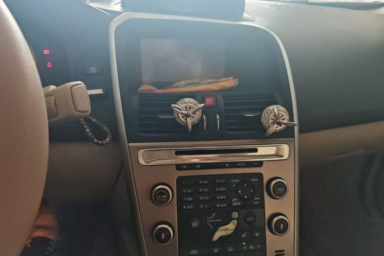 Used Volvo XC60 2010 T6 AWD Zhiya Edition Audio And AC Panel