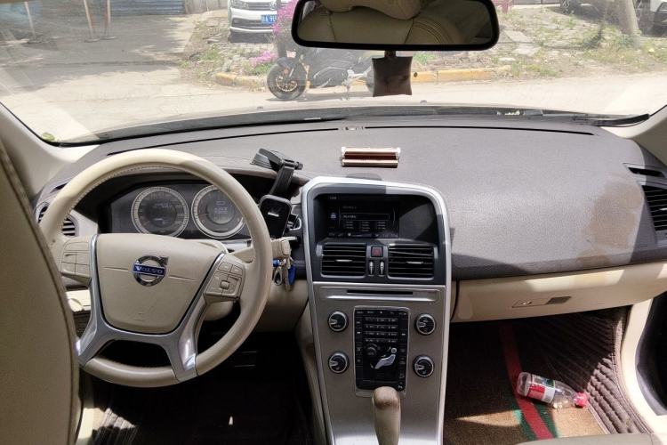 Used Volvo XC60 2010 T6 AWD Zhiya Edition Center Console