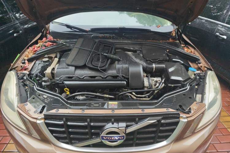 Used Volvo XC60 2010 T6 AWD Zhiya Edition Engine Bay