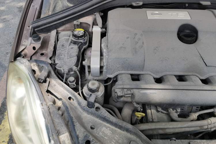 Used Volvo XC60 2010 T6 AWD Prestige Edition Engine Bay Right