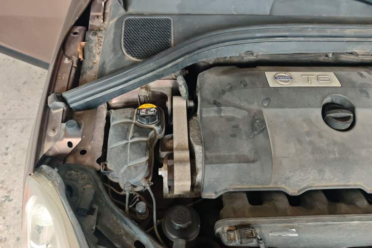 Used Volvo XC60 2010 T6 AWD Zhiya Edition Engine Bay Right