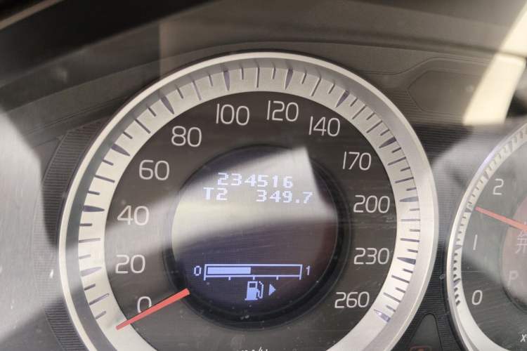 Used Volvo XC60 2010 T6 AWD Zhiya Edition Odometer Close Up