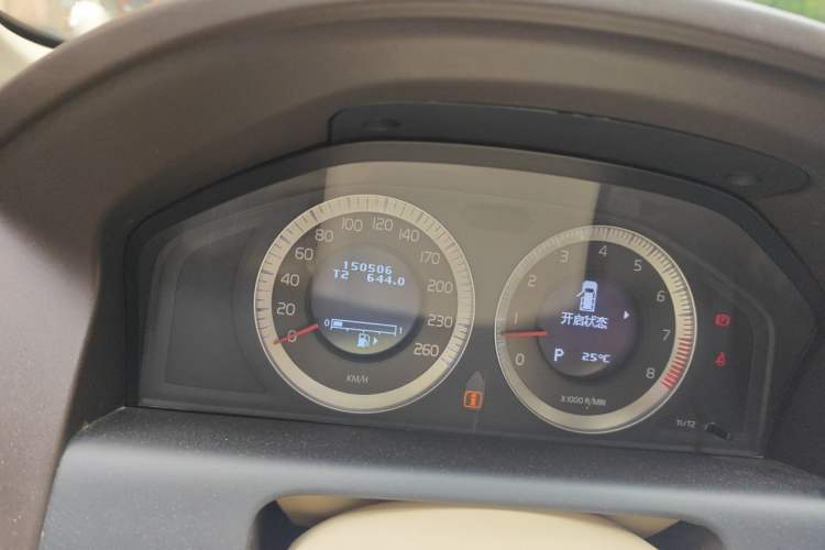 Used Volvo XC60 2010 T6 AWD Zhiya Edition Odometer Close Up