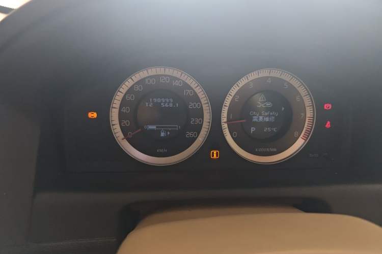 Used Volvo XC60 2010 T6 AWD Zhiya Edition Odometer Close Up