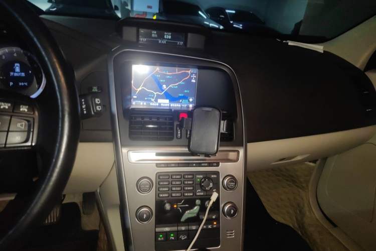 Used Volvo XC60 2010 T6 AWD Zhiya Edition Audio And AC Panel
