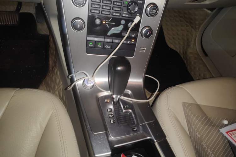 Used Volvo XC60 2010 T6 AWD Zhiya Edition Gear Lever