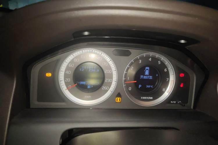 Used Volvo XC60 2010 T6 AWD Zhiya Edition Odometer Close Up
