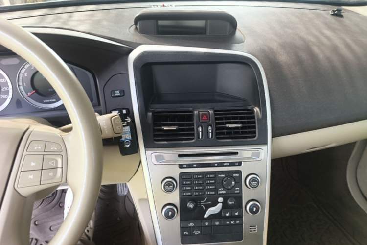 Used Volvo XC60 2010 T6 AWD Zhiya Edition Audio And AC Panel