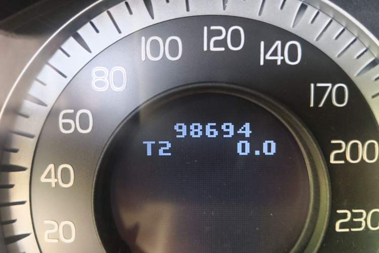 Used Volvo XC60 2010 T6 AWD Zhiya Edition Odometer Close Up