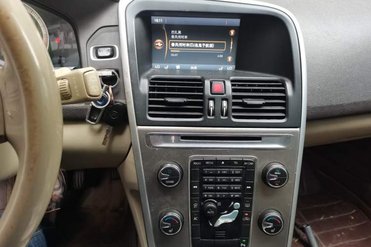 Used Volvo XC60 2011 2.0T Zhiya Edition Audio And AC Panel