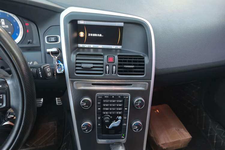 Used Volvo XC60 2011 2.0T Zhiya Edition Audio And AC Panel