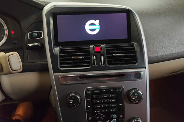 Used Volvo XC60 2011 2.0T Zhiya Edition Audio And AC Panel