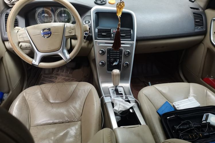 Used Volvo XC60 2011 2.0T Zhiya Edition Center Console